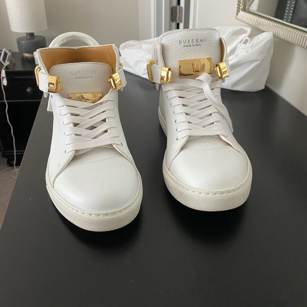 WHITE BUSCEMI GOLD BUCKLE SIZE 40